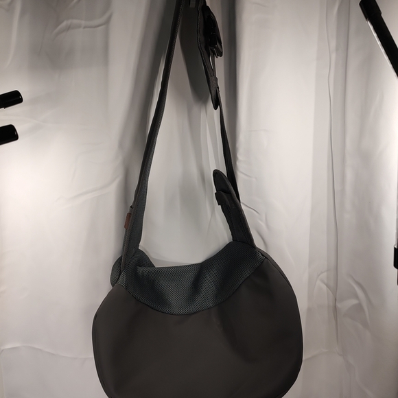 YUDODO Pet Sling Carrier Breathable Mesh Travel Safe  Black/gray Very Nice! - Picture 2 of 3